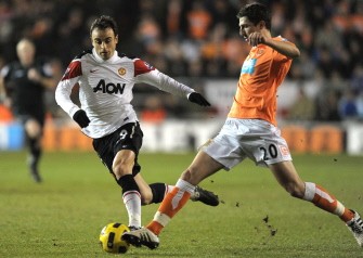 Dimitar Berbatov (L) vies with Blackpool's Irish defender Craig Cathcart during the match on January 25, 2011. AFP Dimitar Berbatov (L) vies with Blackpool's Irish defender Craig Cathcart during the match on January 25, 2011. AFP