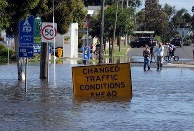 Rising flood waters start to engulf roads in the Victorian town of Horsham Rising flood waters start to engulf roads in the Victorian town of Horsham