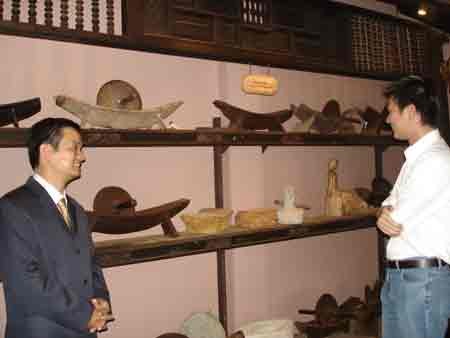 Ancient grinders displayed in the museum of traditional medicine, Fito museum, in street Hoang Du Khuong in district 10 in HCMC (Photo: Uyen Phuong) Ancient grinders displayed in the museum of traditional medicine, Fito museum, in street Hoang Du Khuong in district 10 in HCMC (Photo: Uyen Phuong)
