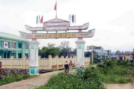 The gate into village Chay where nurture many medics The gate into village Chay where nurture many medics