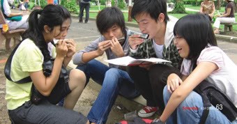 Members of the club 4F are practising in the park Hoang Van Thu on Sunday and Saturday mornings Members of the club 4F are practising in the park Hoang Van Thu on Sunday and Saturday mornings
