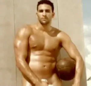 Adil Rami trên bộ lịch Dieux de Stade 2011