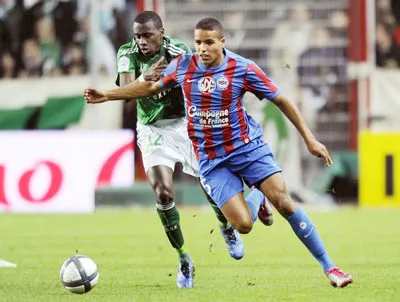 Youssef El-Arabi (phải) tại giải vô địch Pháp.