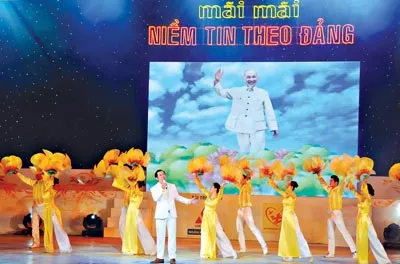 Các nghệ sĩ TPHCM biểu diễn trong chương trình “Mãi mãi niềm tin theo Đảng”. Ảnh: AN DUNG Các nghệ sĩ TPHCM biểu diễn trong chương trình “Mãi mãi niềm tin theo Đảng”. Ảnh: AN DUNG