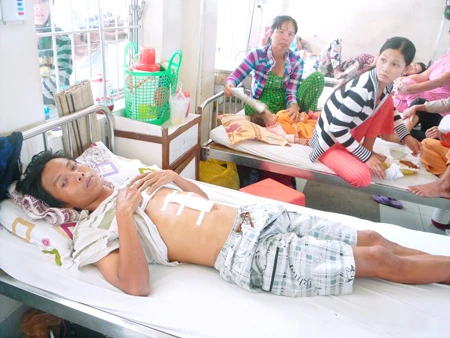Bạc Liêu: Bắt học sinh đâm trọng thương thầy giáo