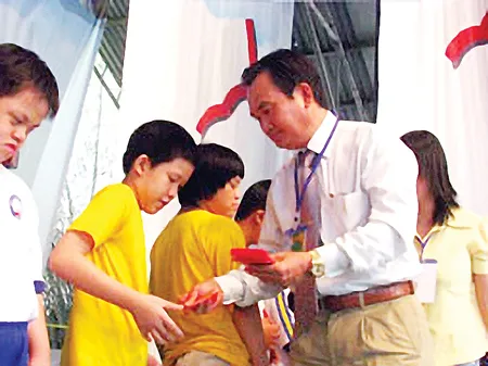 Chương trình Xuân tình thương lần IV: Tết sớm cho người bất hạnh ảnh 2 Chương trình Xuân tình thương lần IV: Tết sớm cho người bất hạnh ảnh 2