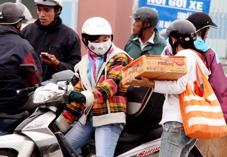 Nhọc nhằn đường về quê
