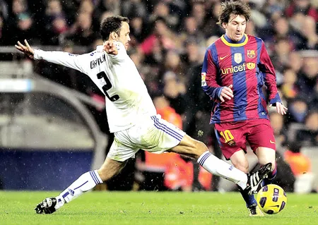 Đối thủ khó chịu nhất của Barcelona (Messi) ở Champions League mùa này chính là Real Madrid (Ricardo Carvalho). Đối thủ khó chịu nhất của Barcelona (Messi) ở Champions League mùa này chính là Real Madrid (Ricardo Carvalho).
