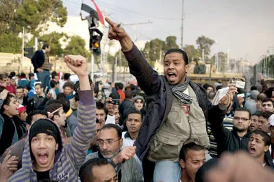 Phó Tổng thống Ai Cập Omar Suleiman tuyên bố: Tổng thống Hosni Mubarak đã từ chức