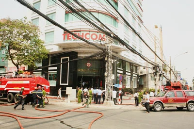 TPHCM: Cháy tại tòa cao ốc Golden Tower