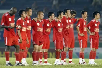 Người hâm mộ bóng đá đất Thủ kỳ vọng các “sao” của đội Bình Dương sẽ bắt đầu tỏa sáng từ vòng đấu này. Ảnh: Dũng Phương Người hâm mộ bóng đá đất Thủ kỳ vọng các “sao” của đội Bình Dương sẽ bắt đầu tỏa sáng từ vòng đấu này. Ảnh: Dũng Phương