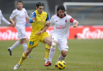 Vòng 26 Serie A: Thắng Chievo 2 - 1, AC Milan giữ vững ngôi đầu