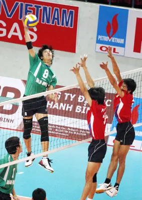 Vụ tranh chấp giữa CLB Tràng An Ninh Bình với chủ công Nguyễn Hữu Hà: “Hữu hà có thể ra đi với giá 1,7 tỷ!”