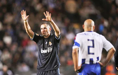 Ghi bàn nữa đi, Benzema