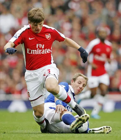 Chung kết Cúp Liên đoàn Arsenal - Birmingham: Vì một lần đầu tiên