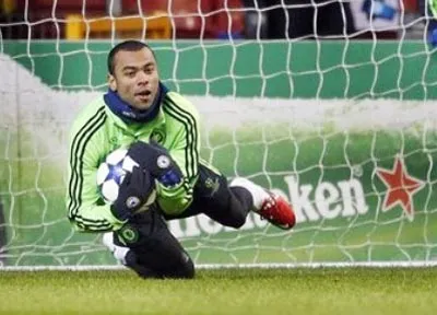 Ashley Cole dính thêm rắc rối