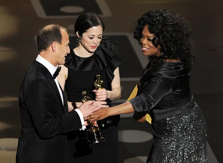 Oprah Winfrey trao giải Phim tài liệu hay nhất. Ảnh: AFP Oprah Winfrey trao giải Phim tài liệu hay nhất. Ảnh: AFP