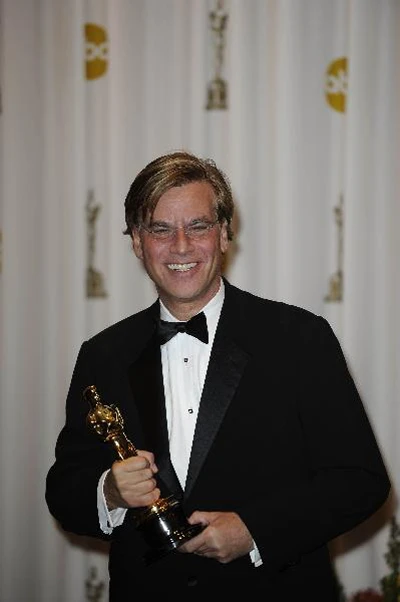 Aaron Sorkin nhận giải Kịch bản chuyển thể xuất sắc Aaron Sorkin nhận giải Kịch bản chuyển thể xuất sắc