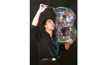 Bubble artist Fan Yang (Photo:File) Bubble artist Fan Yang (Photo:File)