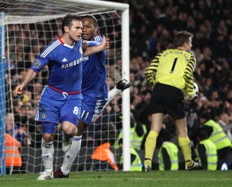 Chelsea's Frank Lampard (L) celebrates after scoring his penalty against Manchester United. AFP Chelsea's Frank Lampard (L) celebrates after scoring his penalty against Manchester United. AFP