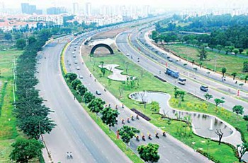 Nguyen Van Linh Boulevard built by Taiwanese Join -Venture Company Phu My Hung is the arterial route in HCMC (Photo: SGGP) Nguyen Van Linh Boulevard built by Taiwanese Join -Venture Company Phu My Hung is the arterial route in HCMC (Photo: SGGP)
