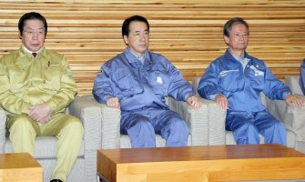 Japanese Prime Minister Naoto Kan (C), accompanied by his cabinet members Michihiko Kano (L) and satsuki Eda (R) sits at a cabinet meeting at the prime miniser's official residence in Tokyo on March 15, 2011. AFP Japanese Prime Minister Naoto Kan (C), accompanied by his cabinet members Michihiko Kano (L) and satsuki Eda (R) sits at a cabinet meeting at the prime miniser's official residence in Tokyo on March 15, 2011. AFP