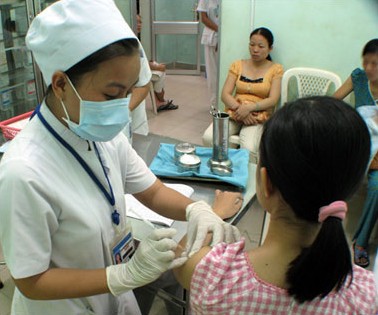 One of most effective way to prevent flu is to inject vaccine, according to medical experts One of most effective way to prevent flu is to inject vaccine, according to medical experts