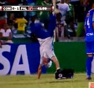 Nhân viên chăm sóc nhào lộn.