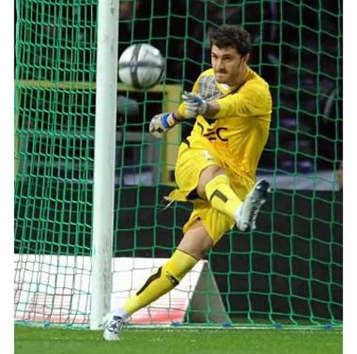 Thủ môn Toulouse chạy xe quá tốc độ