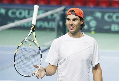 Rafael Nadal tươi tỉnh trên sân tập. Rafael Nadal tươi tỉnh trên sân tập.