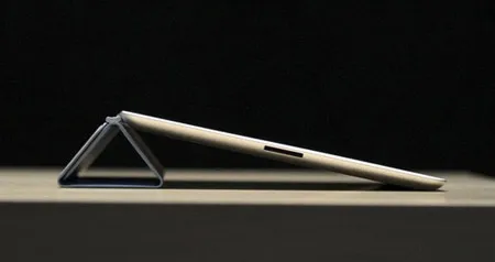 iPad 2 chỉ mỏng 8,8 mm so với 13,4 mm của iPad iPad 2 chỉ mỏng 8,8 mm so với 13,4 mm của iPad