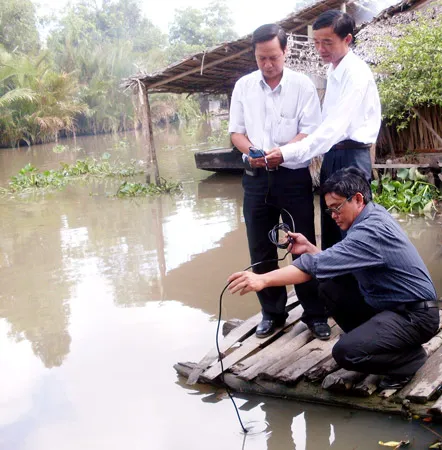 Độ mặn đang được theo dõi thường xuyên trên các tuyến kênh ở Hậu Giang. Độ mặn đang được theo dõi thường xuyên trên các tuyến kênh ở Hậu Giang.