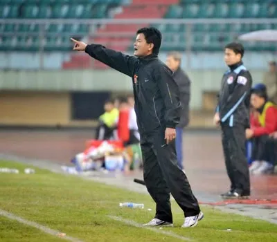 HLV Nguyễn Văn Sỹ (V.Ninh Bình): "Là cầu thủ chuyên nghiệp phải chiến đấu vì tập thể"
