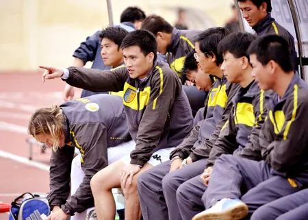 Nhưng giữa Công Vinh và đội bóng hình như đang có điều gì đó không yên ả. Ảnh: M.H. Nhưng giữa Công Vinh và đội bóng hình như đang có điều gì đó không yên ả. Ảnh: M.H.