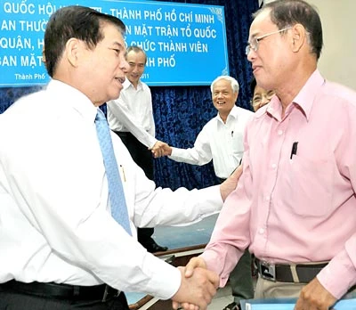 Chủ tịch nước Nguyễn Minh Triết gặp gỡ các ủy viên Thường trực UBMTTQ TPHCM. Ảnh: VIỆT DŨNG Chủ tịch nước Nguyễn Minh Triết gặp gỡ các ủy viên Thường trực UBMTTQ TPHCM. Ảnh: VIỆT DŨNG