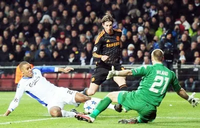 Fernando Torres trong một pha uy hiếp khung thành FC Copenhagen ở lượt đi. Fernando Torres trong một pha uy hiếp khung thành FC Copenhagen ở lượt đi.