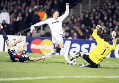 Real Madrid - Olympique Lyon (lượt đi 1-1): Bước qua lời nguyền