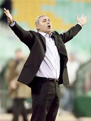 “Tiền đâu mà mời Stoichkov!”