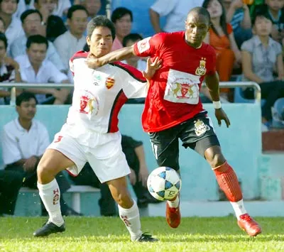 Trước vòng 7 V-League 2011 (ngày 19, 20-3): Chờ ông Simon trổ tài