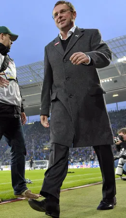 Ở Bundesliga, HLV là “vật tế thần”