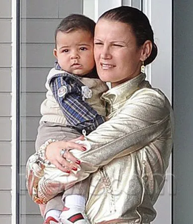 Katia Aveiro và Ronaldo Jr.