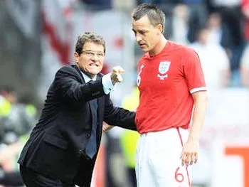 Terry và HLV Capello. Terry và HLV Capello.