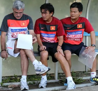 Chọn HLV tuyển quốc gia: Lại chuyện nội - ngoại