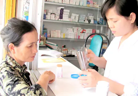 Thuốc nội vẫn yếu thế so với thuốc ngoại. Ảnh: Tg.LÂM Thuốc nội vẫn yếu thế so với thuốc ngoại. Ảnh: Tg.LÂM