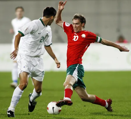 Chấn thương của Aleksandr Hleb (phải) là một trong những tổn thất rất lớn của Belarus Chấn thương của Aleksandr Hleb (phải) là một trong những tổn thất rất lớn của Belarus
