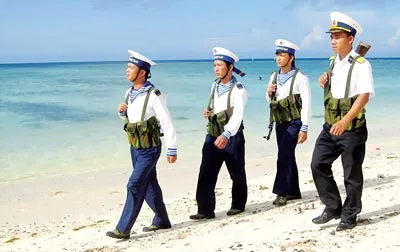 Lính hải quân tuần tra trên đảo. Lính hải quân tuần tra trên đảo.