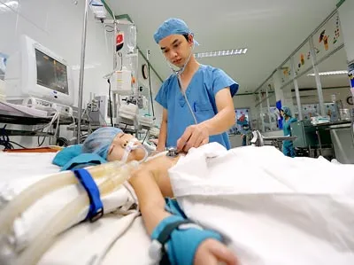 Từ năm 2007 đến nay, với thành tích thực hiện thành công hơn 530 ca mổ tim cho bệnh nhi, ThS - BS Nguyễn Kinh Bang (Bệnh viện Nhi đồng 1) đã được Thành đoàn TPHCM trao Giải thưởng Phạm Ngọc Thạch lần 2-2011. Từ năm 2007 đến nay, với thành tích thực hiện thành công hơn 530 ca mổ tim cho bệnh nhi, ThS - BS Nguyễn Kinh Bang (Bệnh viện Nhi đồng 1) đã được Thành đoàn TPHCM trao Giải thưởng Phạm Ngọc Thạch lần 2-2011.