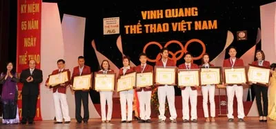 Tổng cục TDTT nhận Huân chương lao động hạng nhất
