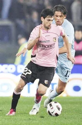 Javier Pastore (trái, Palermo) có tên trong bản danh sách mơ ước của Roma. Javier Pastore (trái, Palermo) có tên trong bản danh sách mơ ước của Roma.