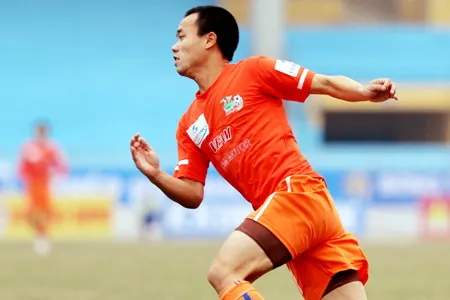 …để một lần tỏa sáng trên sân cỏ. Ảnh: V.S.I